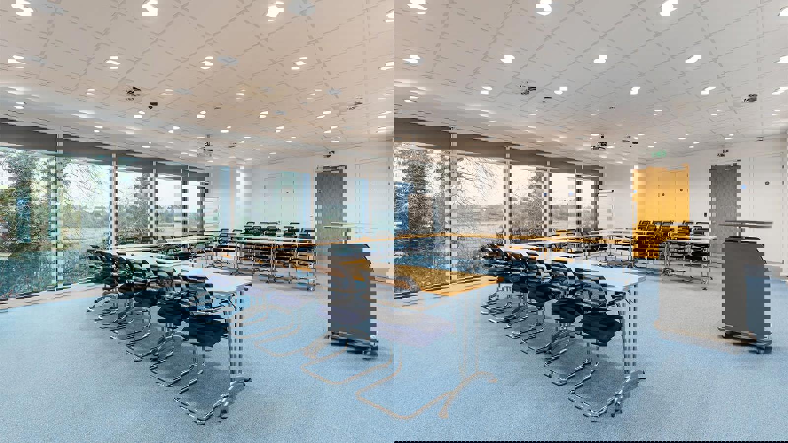 69CoLabs-Cambridge_bright-confrence-room_Journey-C1440.jpg 69CoLabs-Cambridge_bright-confrence-room_Journey-C1440