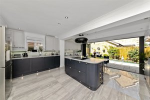 Cambridge, CB22 4AD picture 2