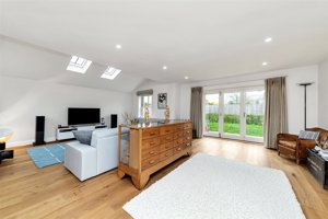 Cambridge, CB23 1HE picture 2