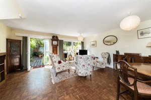 Cambridge, CB3 9LE picture 3