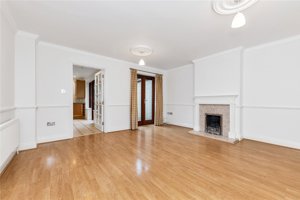 Cambridgeshire, CB5 8HR picture 2