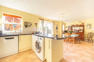 Ely, CB6 3UT picture 4