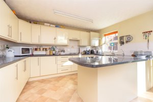 Ely, CB6 3UT picture 3