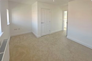 Suffolk, IP19 8TP picture 4