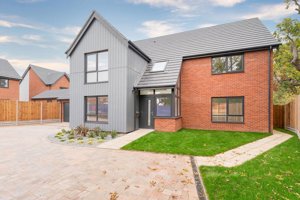 Poringland, Norfolk, NR14 7XG picture 1