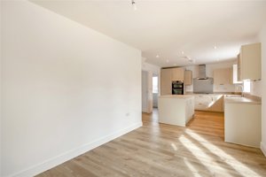 Holt, NR25 6EW picture 4