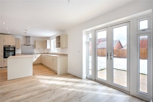 Holt, NR25 6EW picture 2