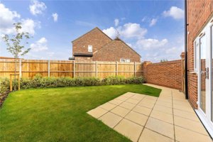 Holt, NR25 6EW picture 6