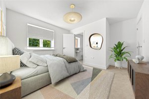 Holt, NR25 6EW picture 5